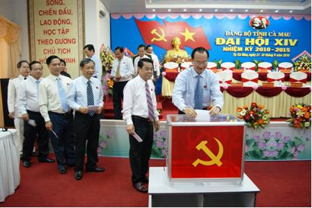 Đại hội Đảng bộ tỉnh Cà Mau thông qua mục tiêu phát triển kinh tế - xã hội đến năm 2015